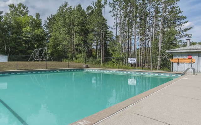 Jolly Roger Inn & Resort