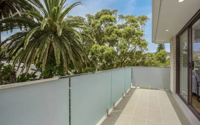 North-east Facing Modern 2-bed Apartment
