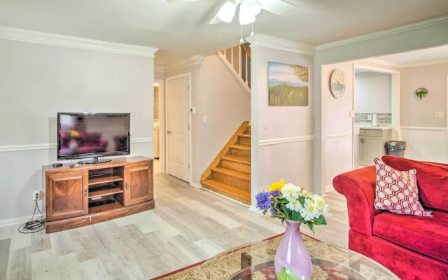 Picturesque Kennesaw Home w/ Private Backyard