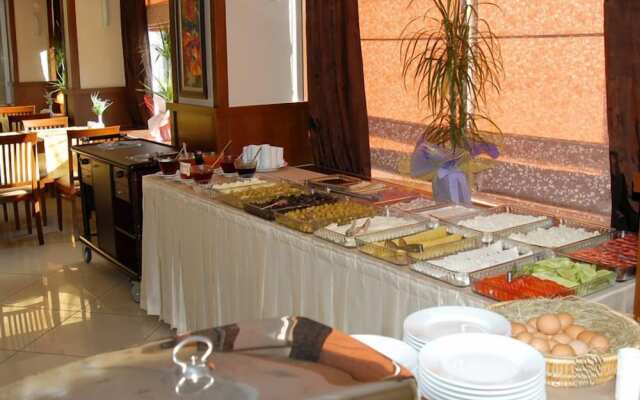 Paluri Hotel