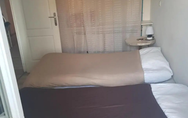 13 Rue de la Fontaine F11