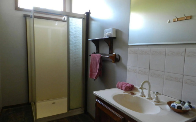 Twelve Apostles Motel & Country Retreat