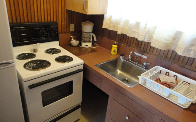Airport Inn Motel & RV Park