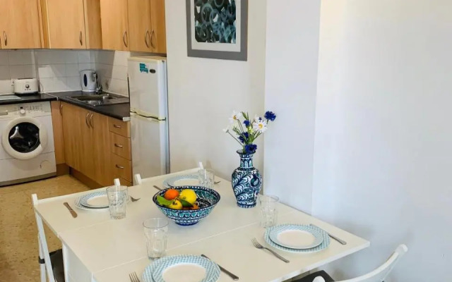 Casa con terraza y hermoso jardín comunal