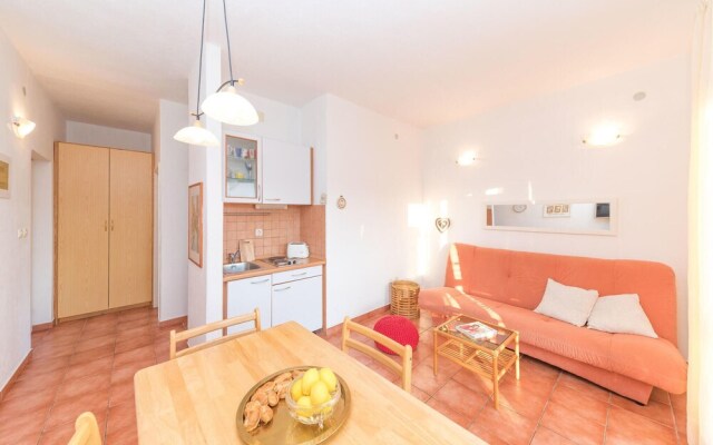Beautiful Apartment in Vinisce With 1 Bedrooms and Wifi
