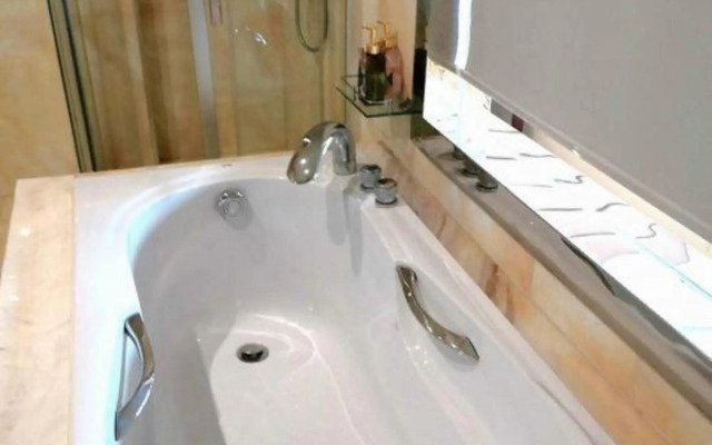 Landing International Hotel