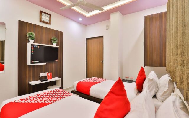 OYO 22374 Hotel Navjivan
