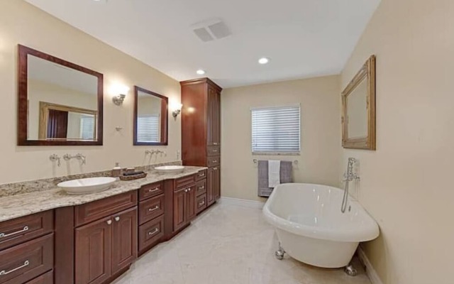 263 Fort Lauderdale in Lauderdale-by-the-sea