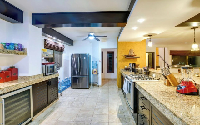 Oceanfront Isla Mujeres Estate w/ Infinity Pool!