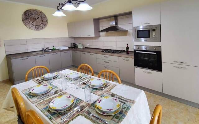 Peaceful Haven With Stunning Views Close to sea