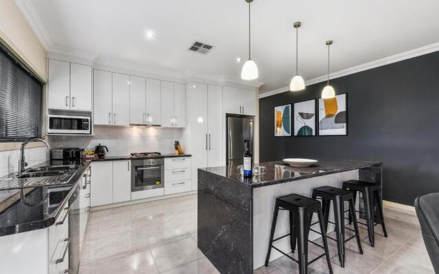 Accommodation on Lansell 2