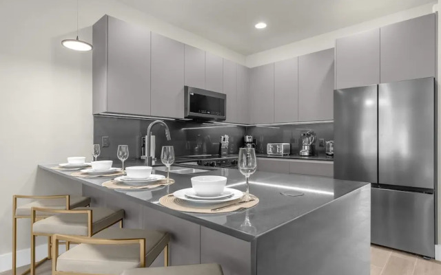 Upstay - Modern Family Townhouse w Private Pool