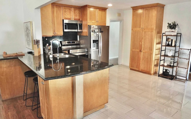 Bellflower Breeze Charming 3 BDR in Long Beach!