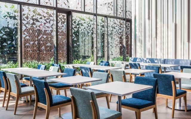 Holiday Inn Express Bangkok Soi Soonvijai by IHG