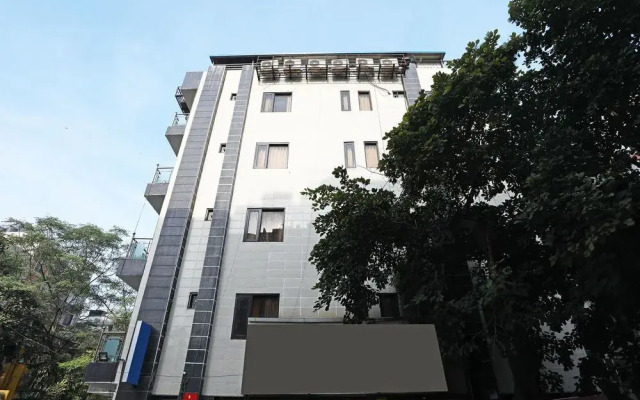 Oyo 10937 Hotel Balsons Continental