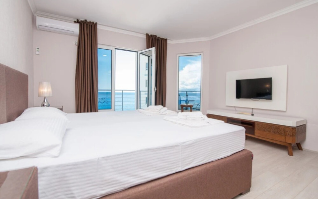 Open Sea Luxury Apartments