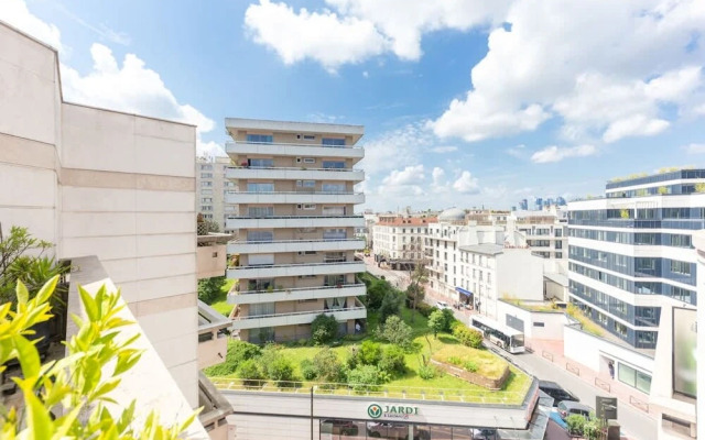 Charming Central Apartment With Balcony and City View