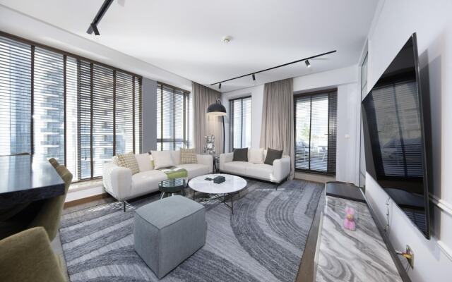 Fountain View Signature Residence With Terrace 135 SQM