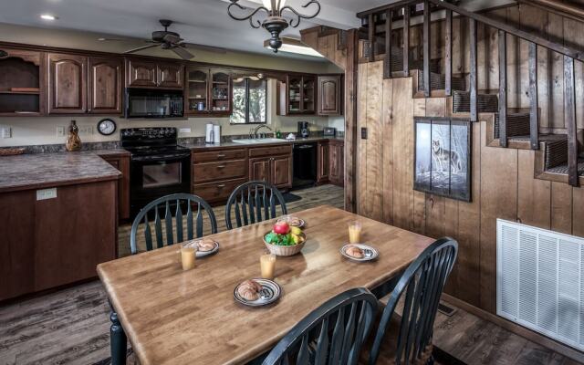 Bear Crossing - Three Bedroom Cabin