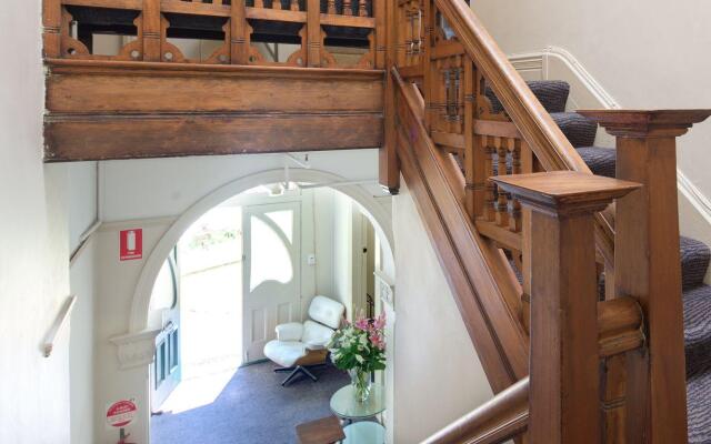 Neutral Bay Lodge