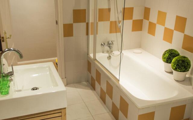 M (LM7) Downtown Madrid centro Cibeles