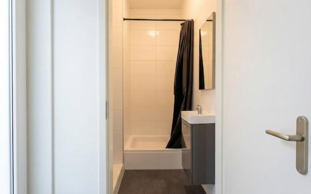 Cozy 1BR Apt with Lounge Central Vienna