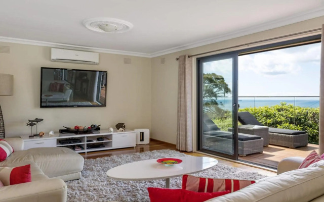 Poolside Getaway Dromana