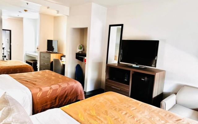 Quality Inn near SeaWorld - Lackland