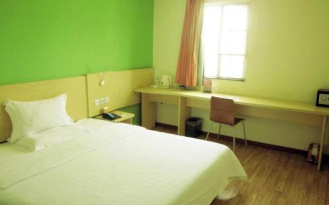 7 Days Inn Guangzhou Panyu Chimelong South Railway Station