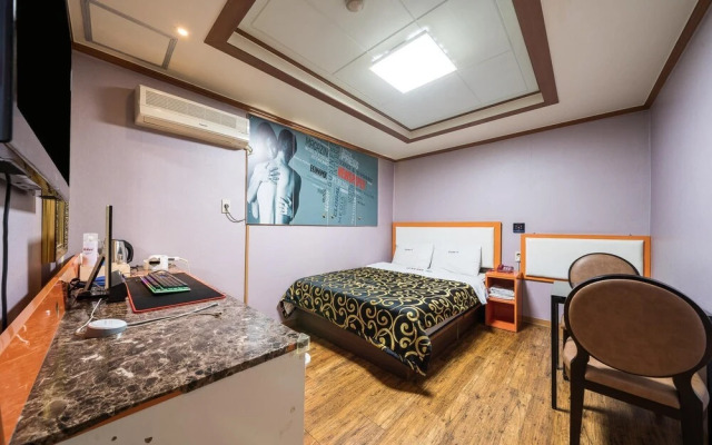Suwon Hotel &amp;