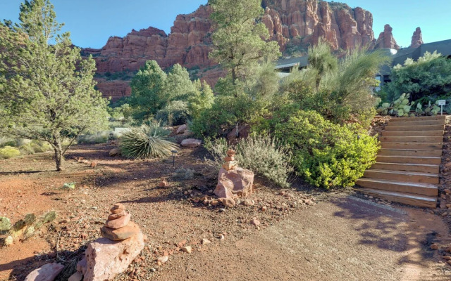 Amazing Views & On-site Hiking: Sedona Studio