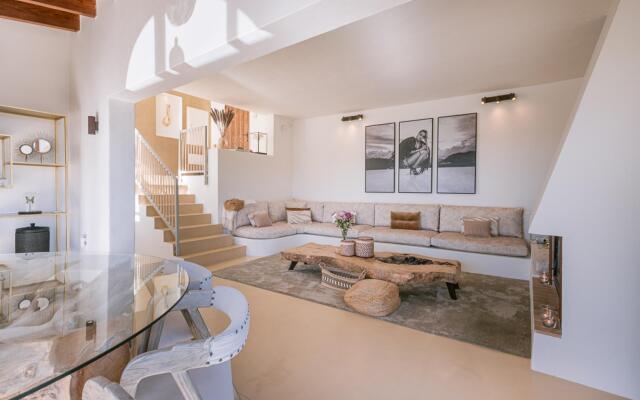 Can Furnet in Ibiza with 4 bedrooms and 8 bathrooms