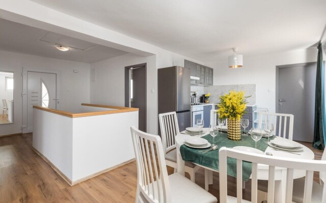 Awesome Home in Bregi With Jacuzzi, Wifi and 4 Bedrooms