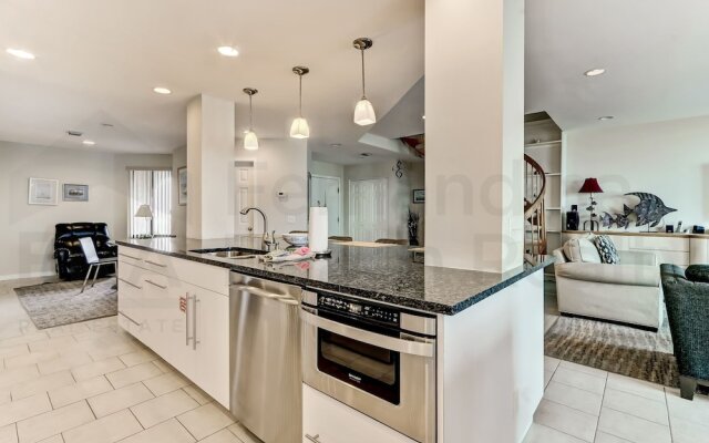 Spacious Oceanfront Penthouse Villa by RedAwning