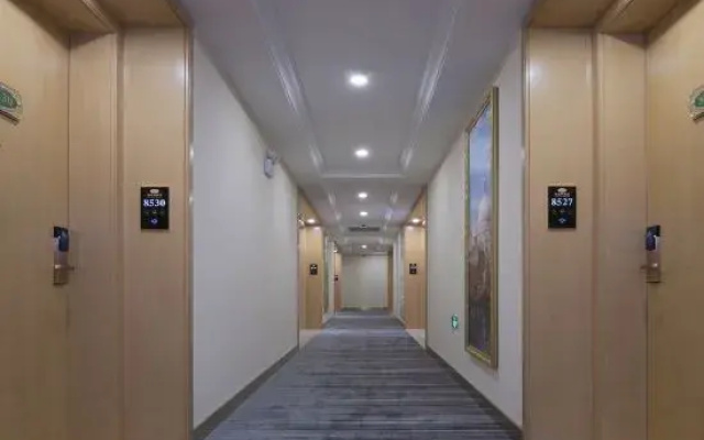 Vienna 3 Best Hotel (Shanghai Meilan Lake Luonan Xincun Subway Station)