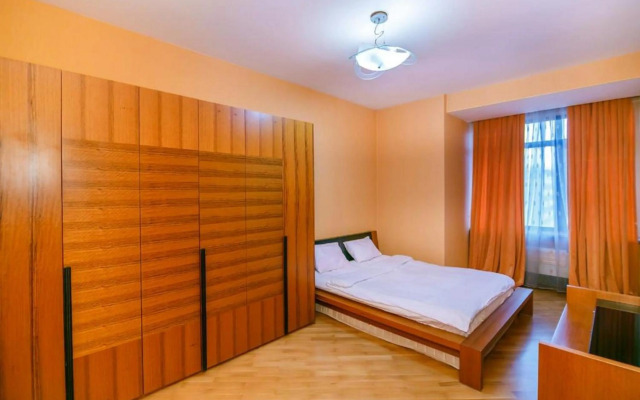 Red Apartment Vip City Center