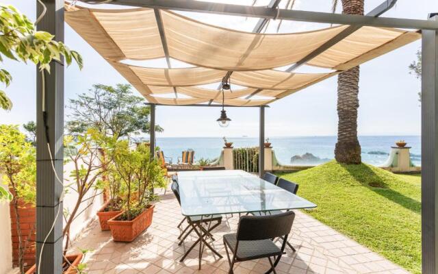 Penelope Seaview Apartment
