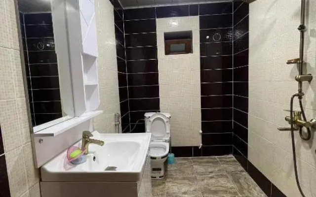 Cozy house 5 mins away from city center.