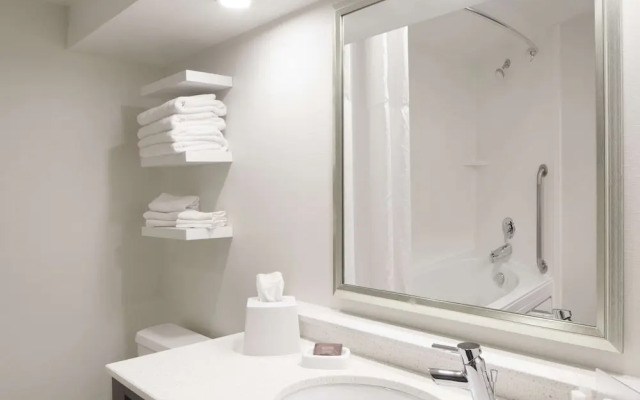 Hampton Inn Charleston-Southridge