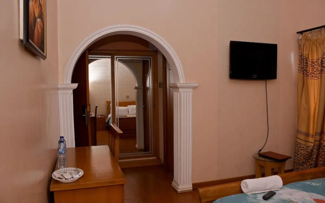 LaMaison Hotel