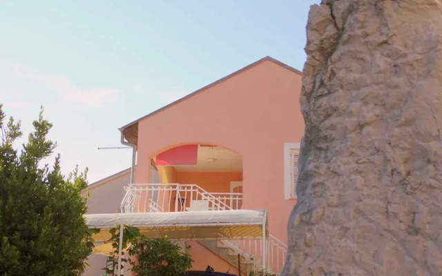 Lush and Sunny Apartment With Balcony and Sea View