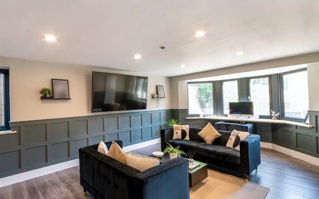 5 Bed Villa-sleeps 10-hot Tub-bar & Pool Table