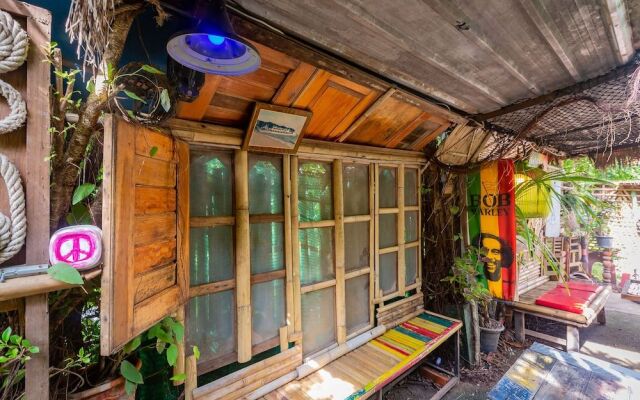 Fandee House Hostel - Adults Only