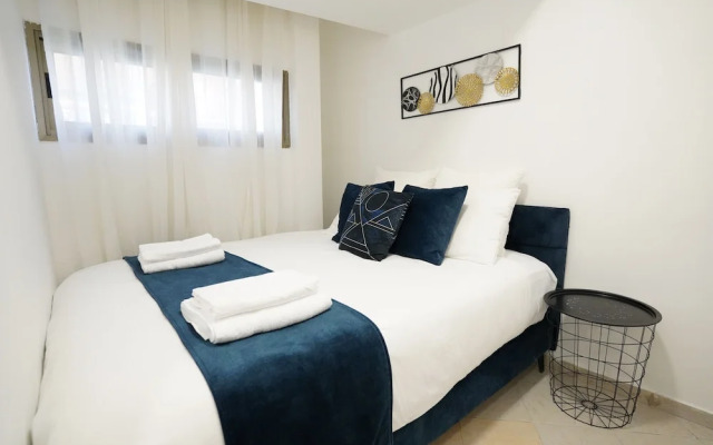 YalaRent Afarsemon APT complex with pool - For Families & Couples