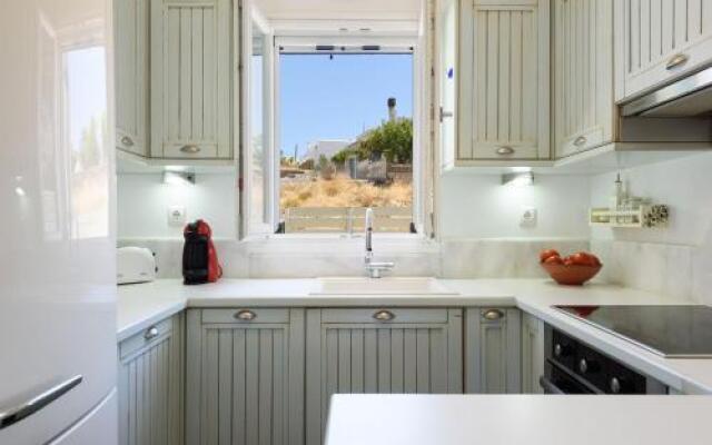 Cycladic beauty and tranquillity in Kostos, Paros