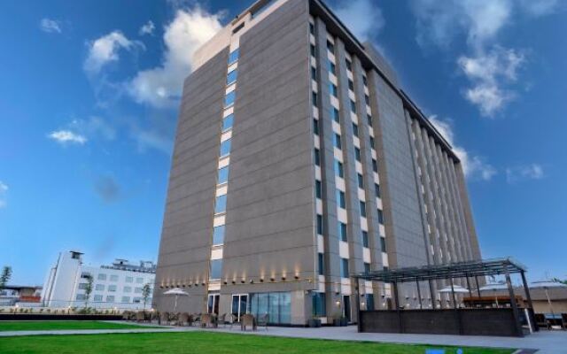 Holiday Inn Lucknow Airport