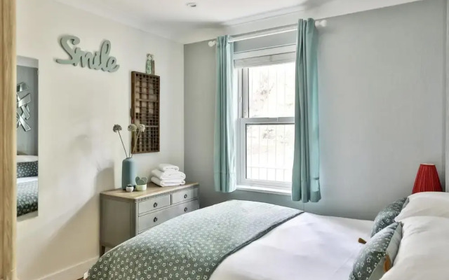 Newly Refurbished Flat With Great Transport Links