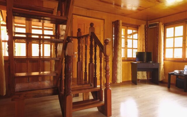 Borneo Tree House