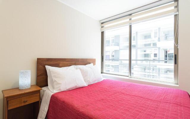 Urban Red 2BR W/ Wifi, Tv, Pool & Gym