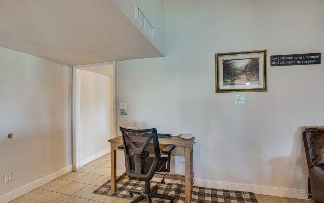 < 1 Mi to Lake Ray Hubbard: Home w/ Patio!